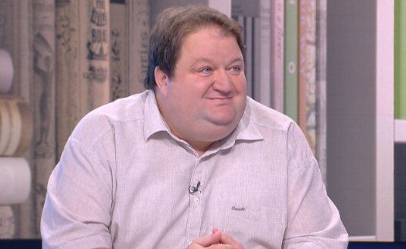 Доц д р Владислав Миланов и негови студенти българисти от Софийския